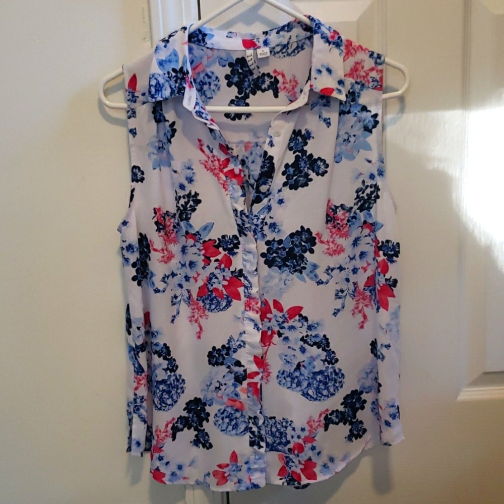 Ellie Floral Sleeveless Button-up